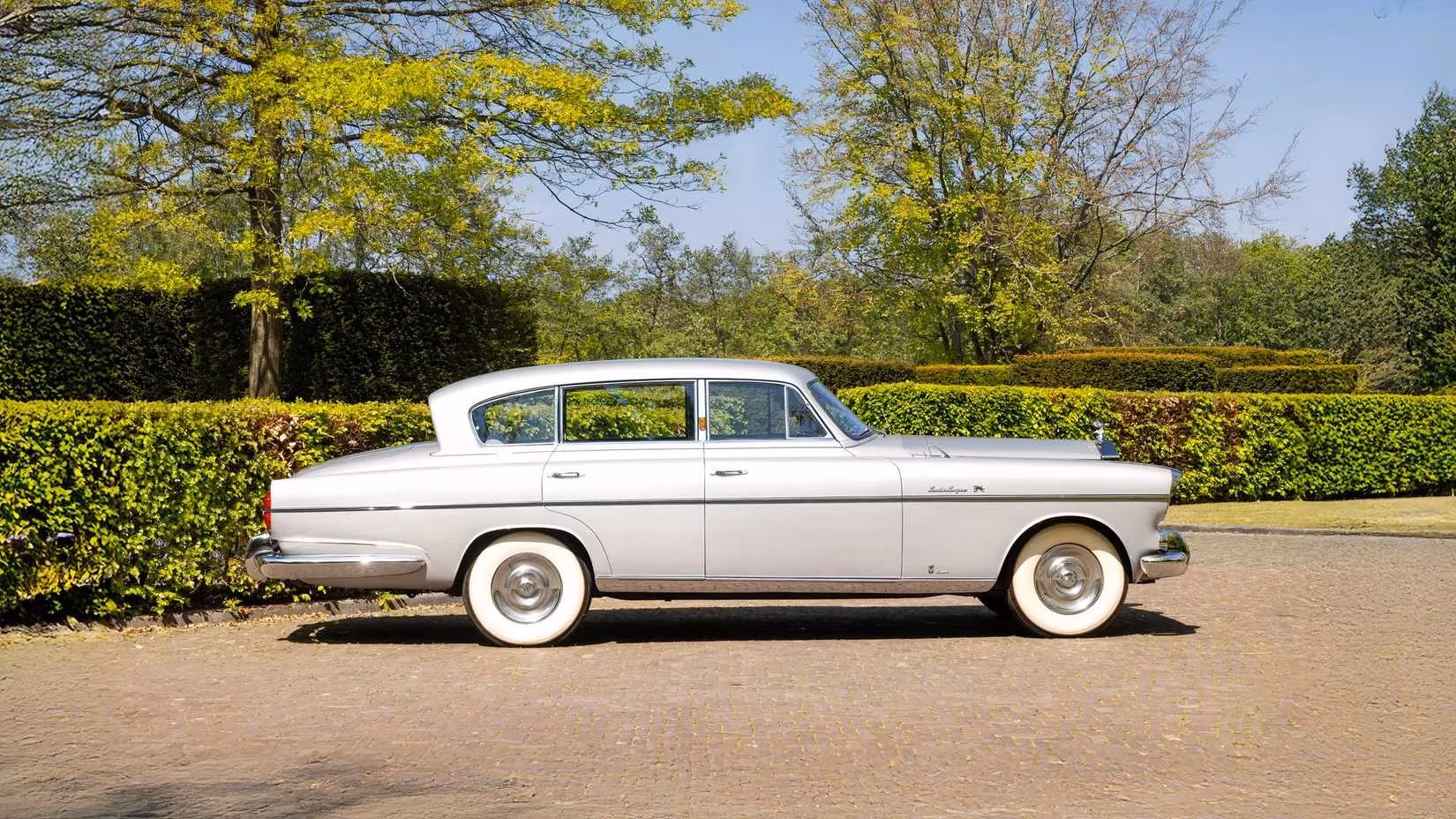 joseph-mascuch-s-toilet-equipped-rolls-royce-the-wildest-silver-wraith-story-image-1