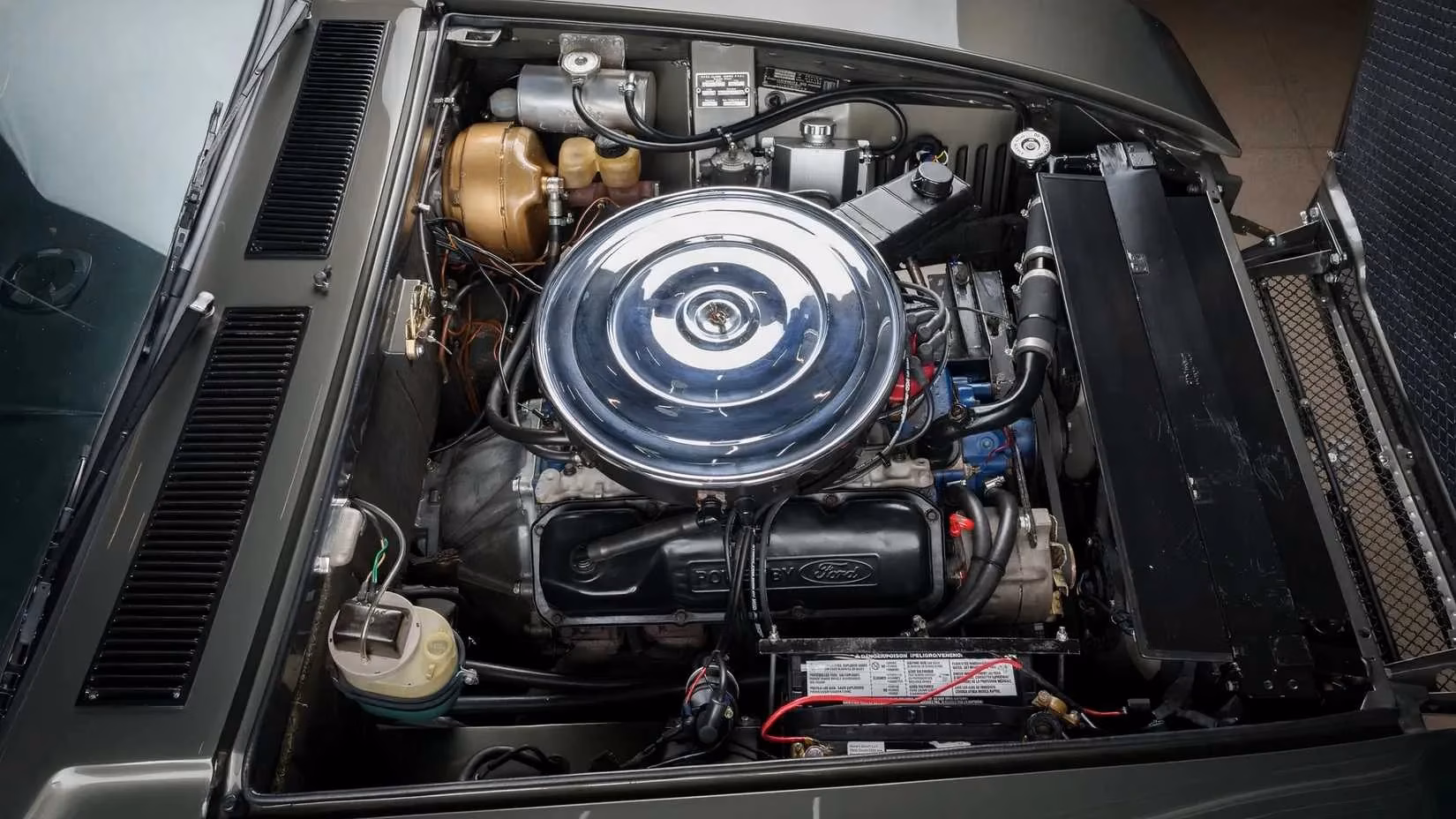 the-italian-muscle-car-that-kept-ford-s-v8-flame-alive-image-1