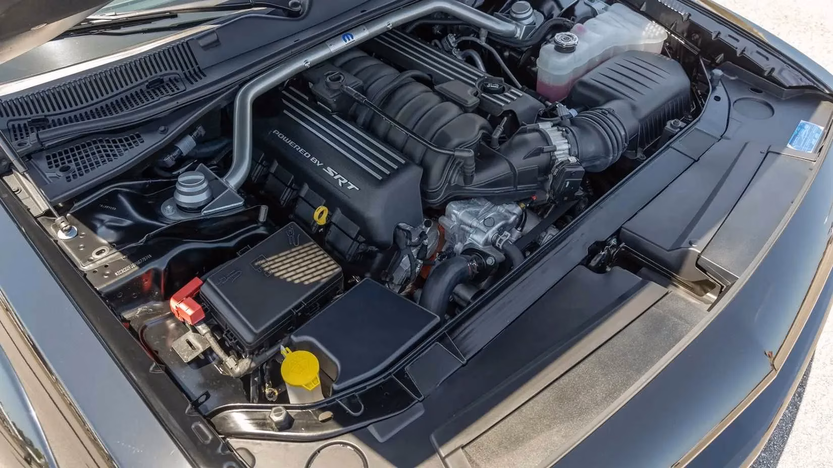 inside-the-2026-dodge-scat-pack-the-v8-legacy-392-power-and-high-voltage-future-image-2