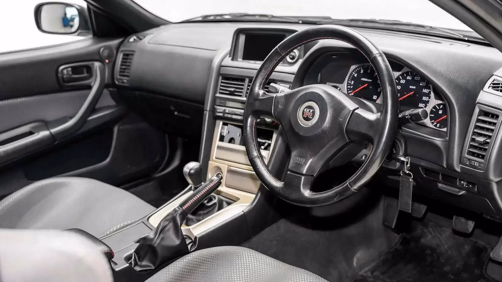the-unholy-grail-1999-nissan-skyline-gt-r-r34-v-spec-n1-reigns-supreme-in-2025-image-3