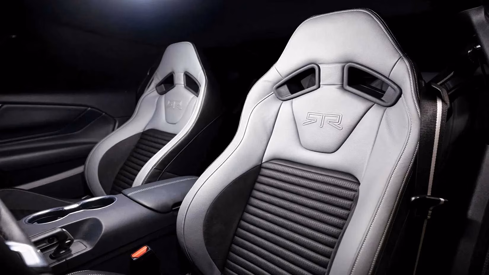 870-hp-50-units-and-a-drift-brake-why-the-2026-mustang-rtr-spec-5-is-the-pony-car-unicorn-i-need-image-4