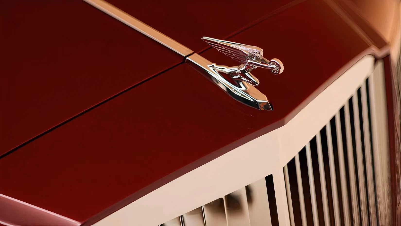 the-resurrected-elegance-driving-a-coachbuilt-packard-dream-in-2025-image-2