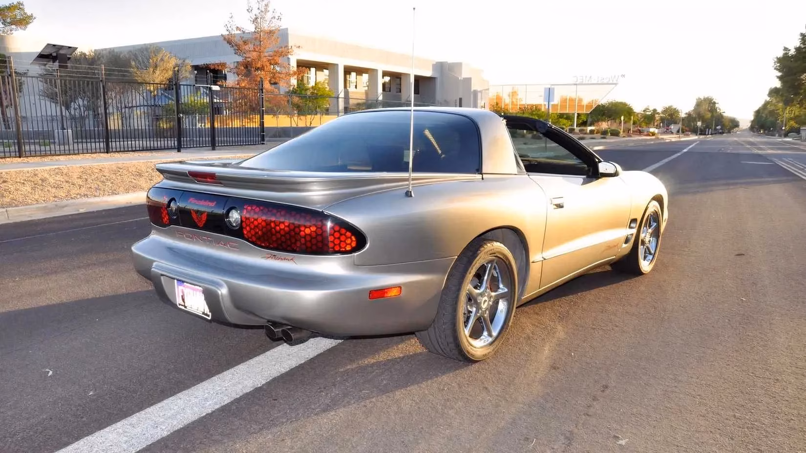 the-legend-lives-on-unpacking-the-2002-pontiac-firebird-firehawk-a-rare-and-affordable-muscle-gem-image-4