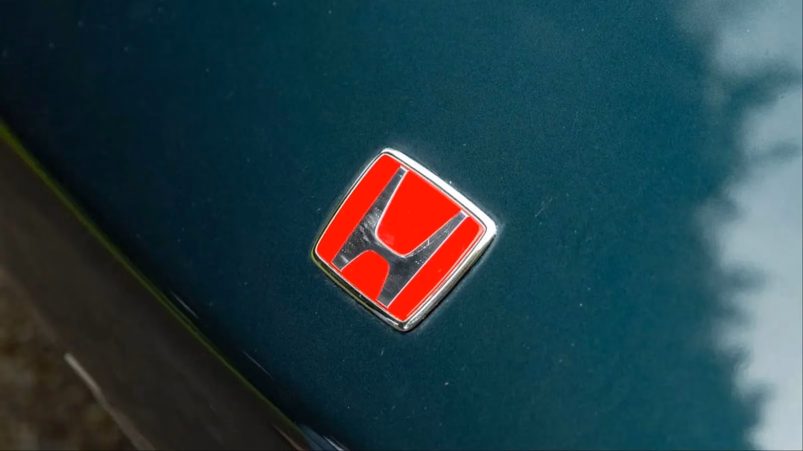 honda-nsx-r-the-quiet-supercar-that-still-gets-away-image-0