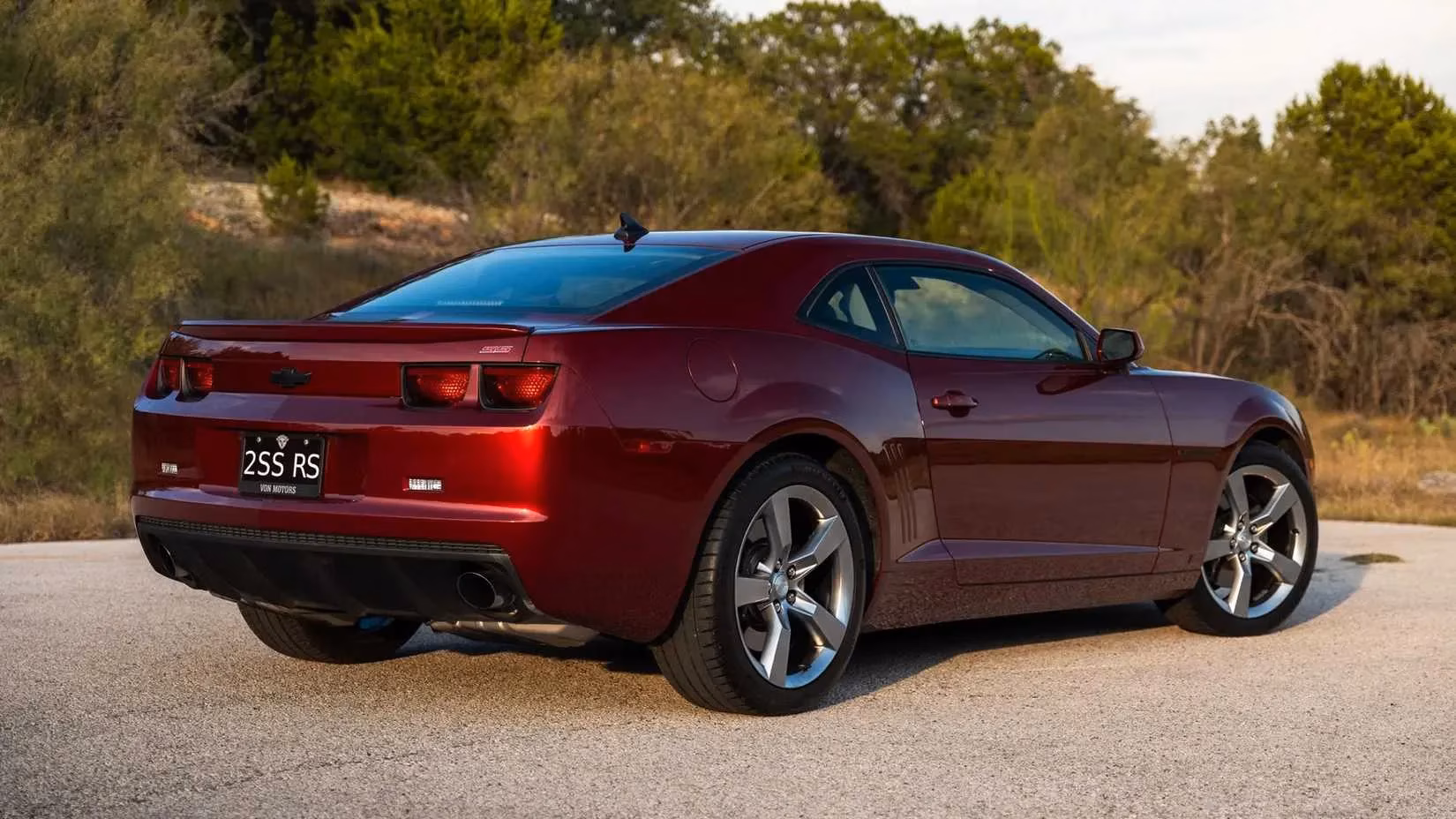 10-used-v8-muscle-cars-with-400-hp-that-beat-a-new-civic-type-r-s-price-in-2026-image-7