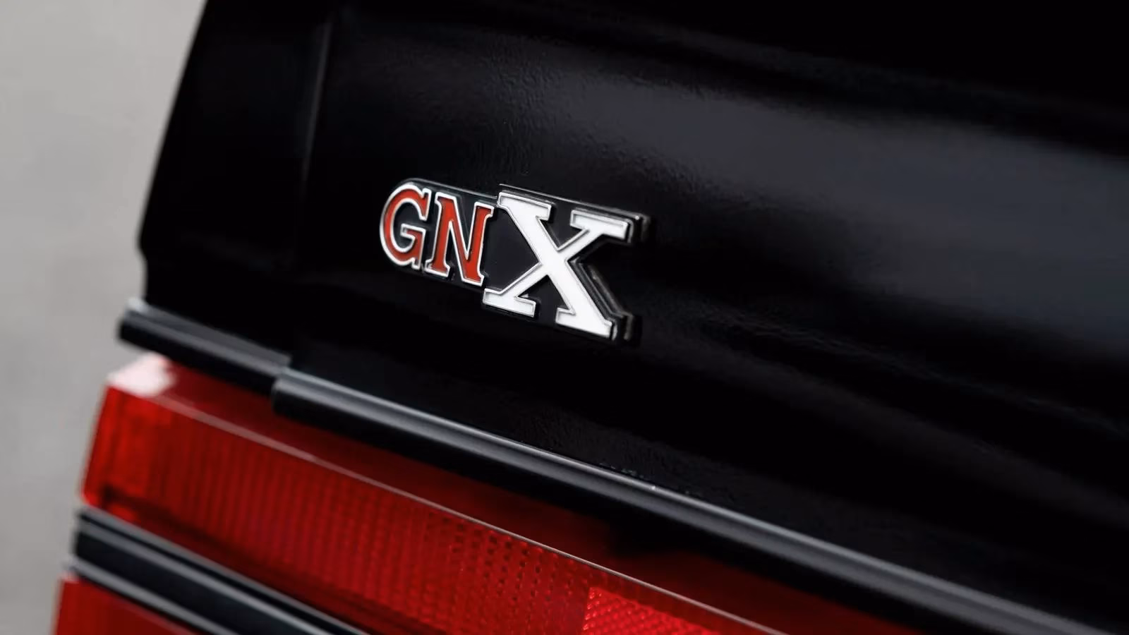 how-a-v6-buick-became-a-global-icon-the-gnx-s-unlikely-journey-from-drag-strip-to-japanese-legend-image-0