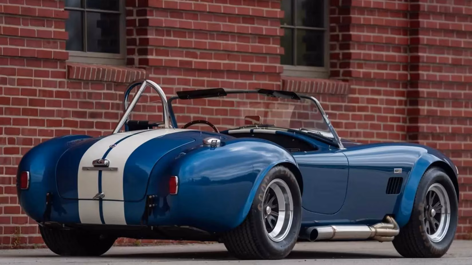 how-the-1965-shelby-cobra-427-became-america-s-ultimate-60s-supercar-image-6