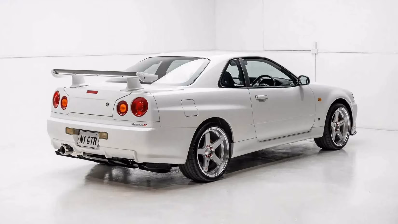 the-unholy-grail-1999-nissan-skyline-gt-r-r34-v-spec-n1-reigns-supreme-in-2025-image-2