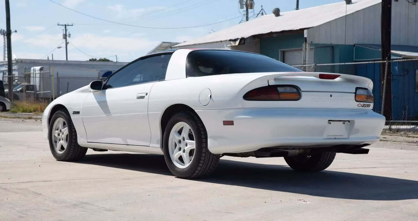 the-4th-gen-camaro-z28-is-still-2026-s-cheapest-v8-manual-muscle-car-image-2