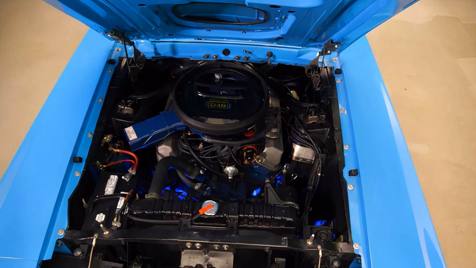jay-leno-showcases-a-restored-1969-mercury-cougar-eliminator-with-modern-touches-image-2