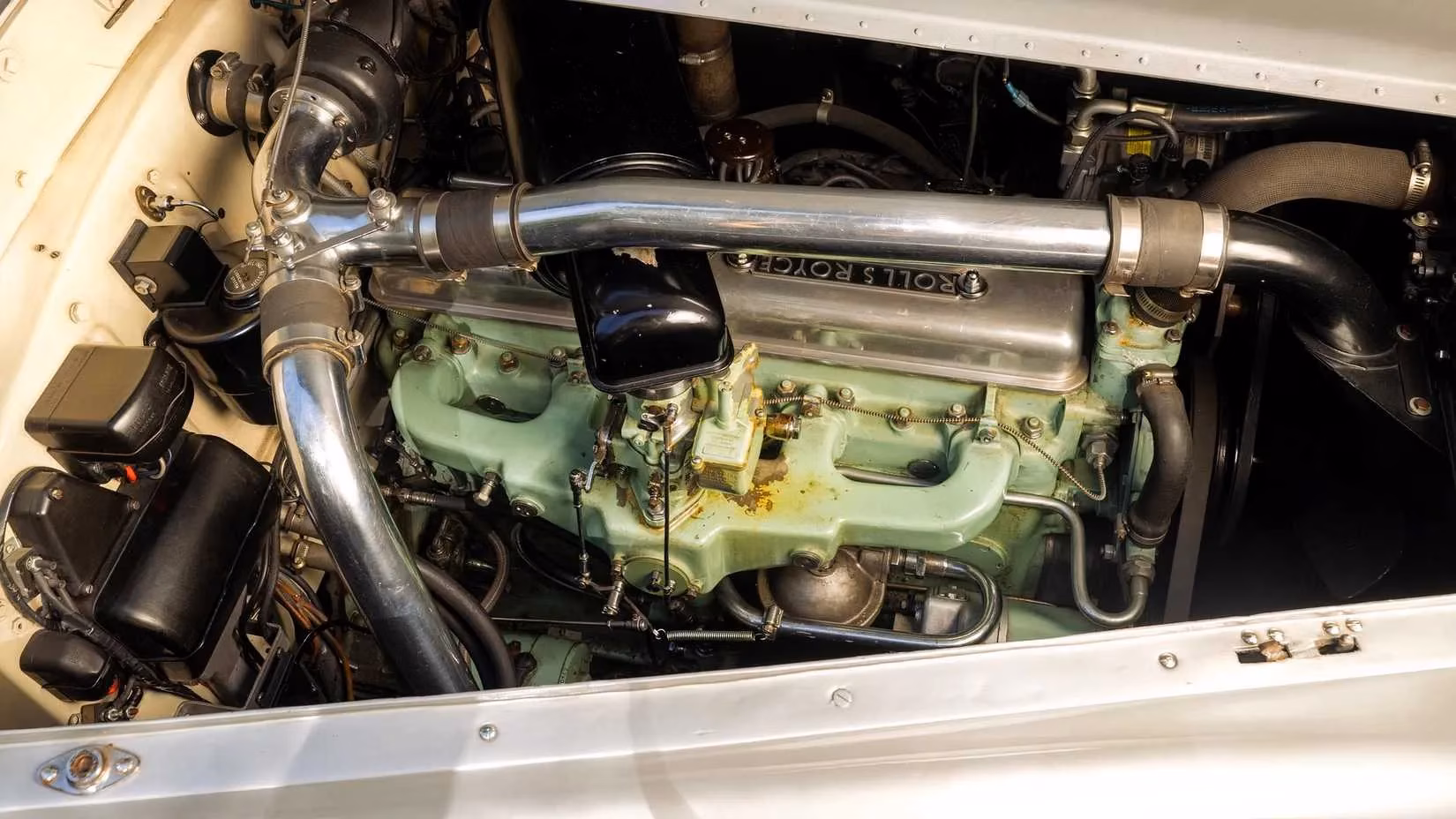 joseph-mascuch-s-toilet-equipped-rolls-royce-the-wildest-silver-wraith-story-image-3